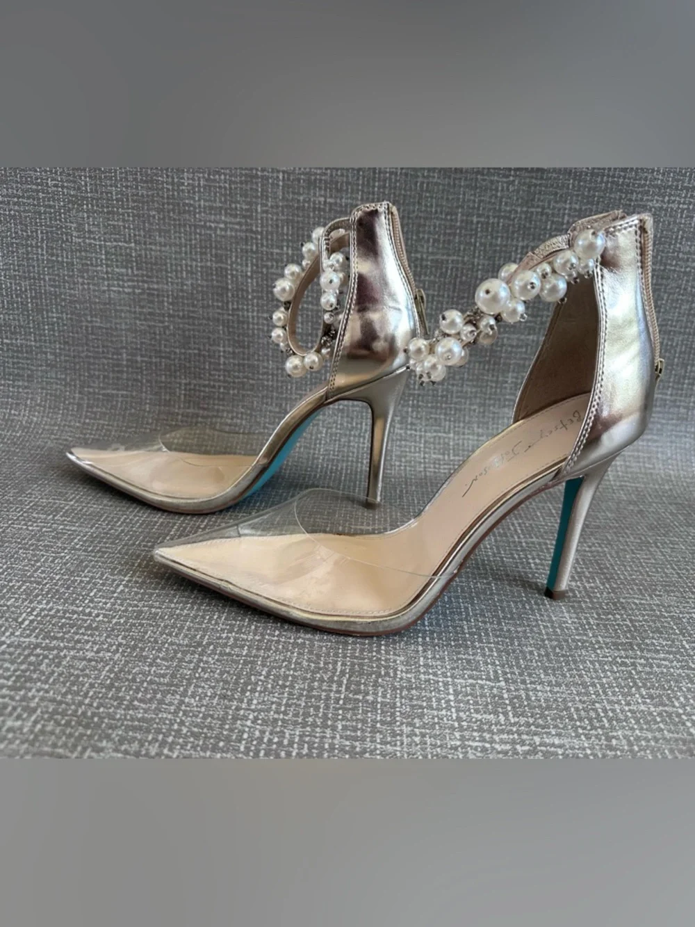 Betsey Johnson‎ Pearl Clear Pointed Toe Heels Size 9 Silver Bridal Pumps